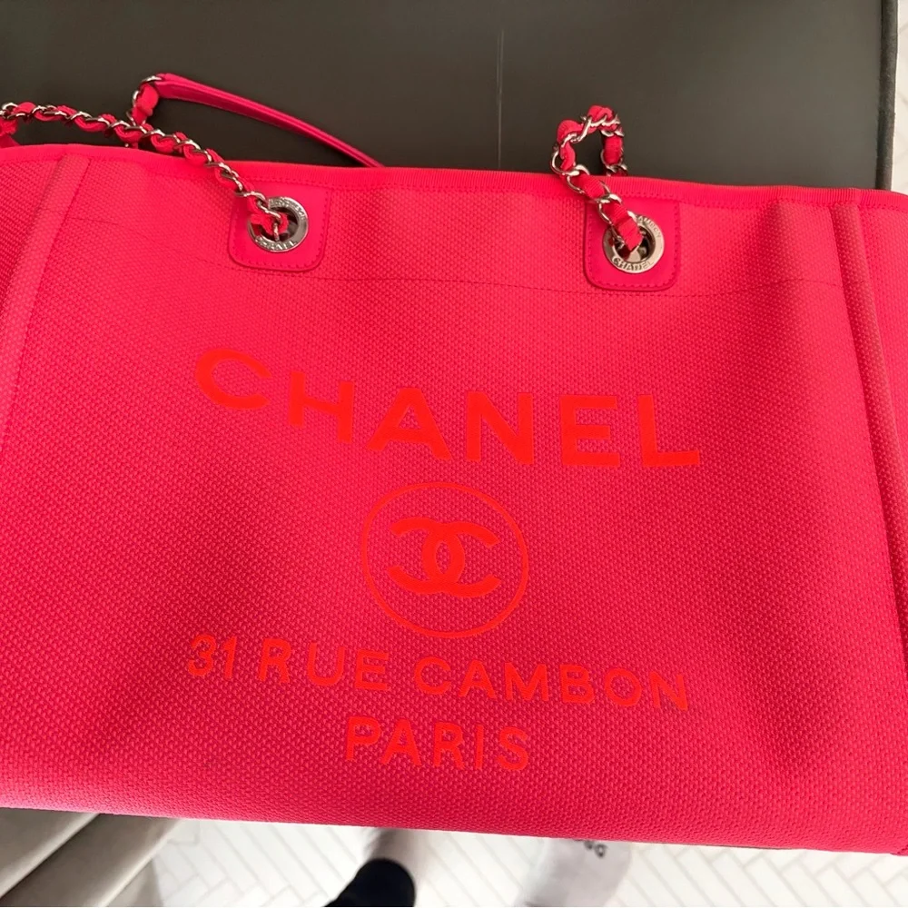 CHANEL 💯 Authentic Deauville Hot Pink and Orange Medium Tote Bag 🔥 Rare!! - Picture 3 of 14